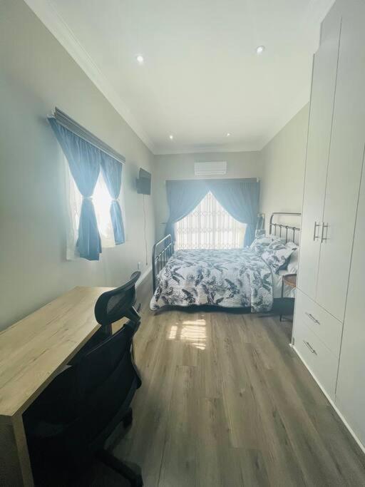 Private Modern 10 Bdrm Home Tucked Away In Sandton Johannesburg Zewnętrze zdjęcie